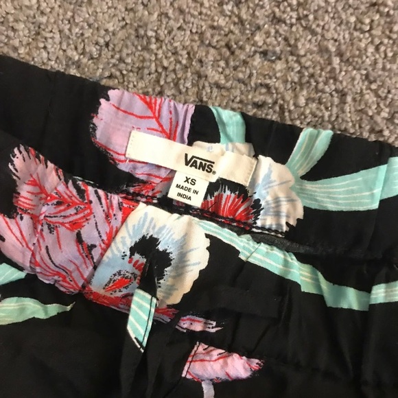 Vans floral shorts - Picture 2 of 5